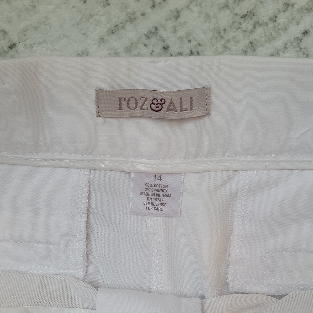 Elegant Women's White Pants - Picture 2 of 8